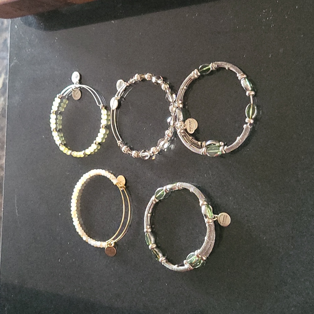 Bracelets - Picture 2 of 4